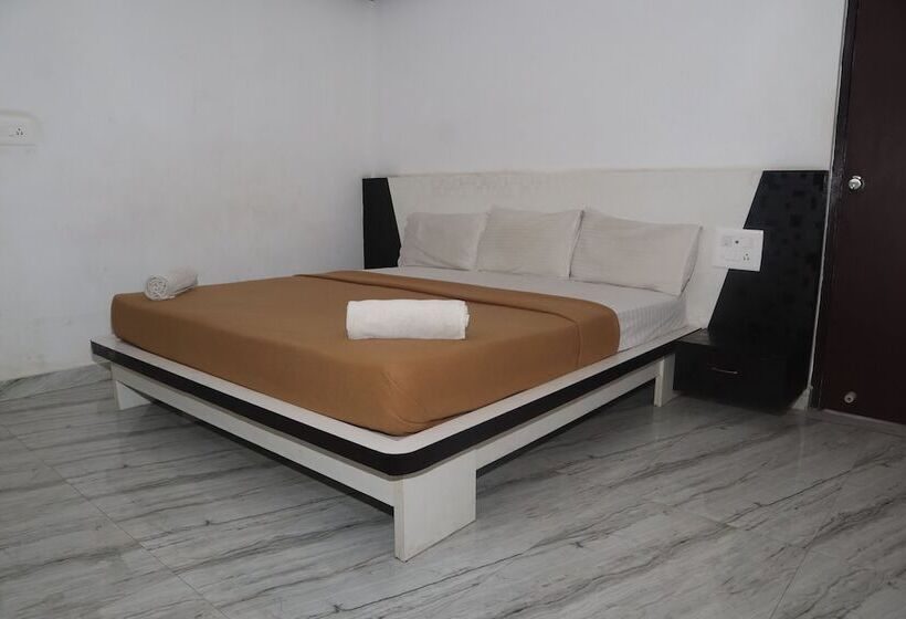 Отель Iroomz S Silver Suites