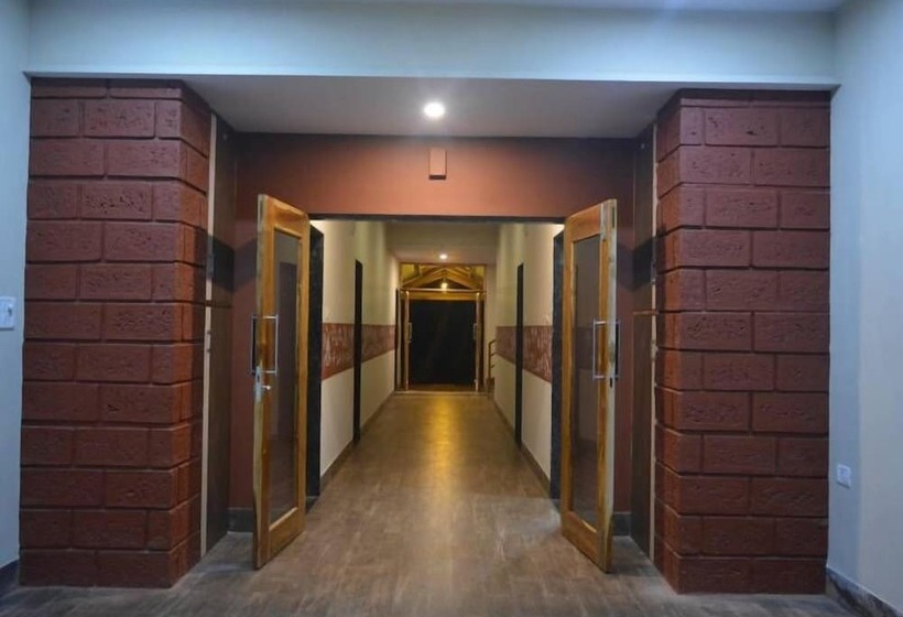 Отель Laguna Beach Resort Murud