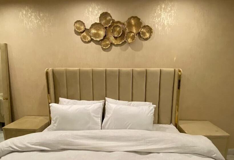 هتل Luxus Suites