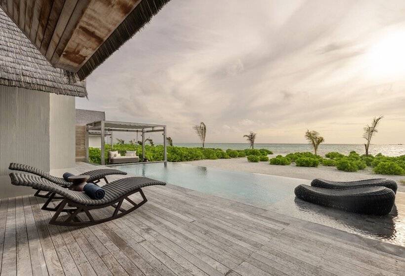 هتل Madifushi Private Island