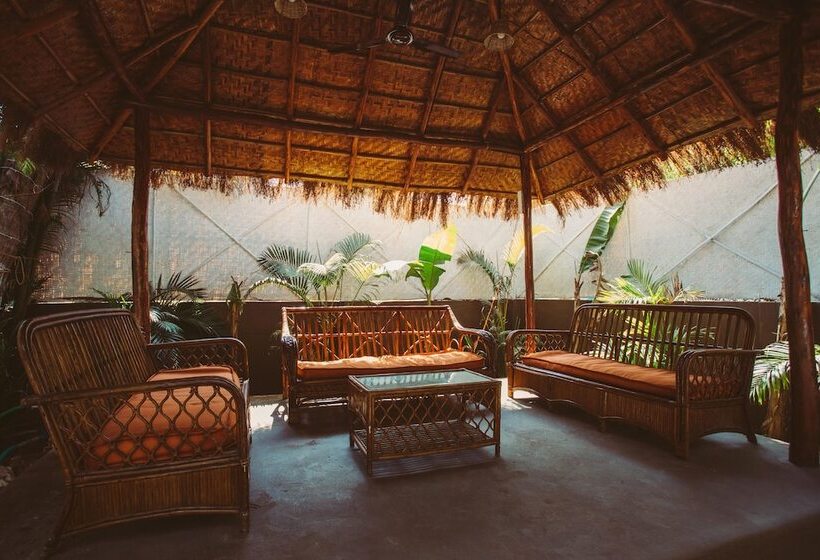 هتل Nalanda Retreat Goa By Mandrem Beach