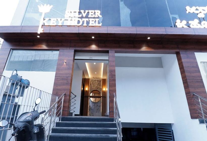 Itsy Hotels Silver Keys