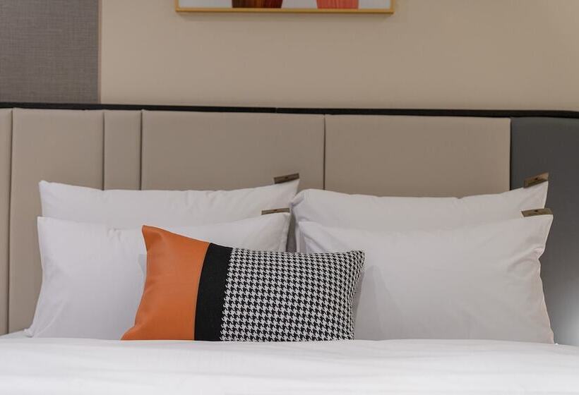 Hound Hotel Turtle
