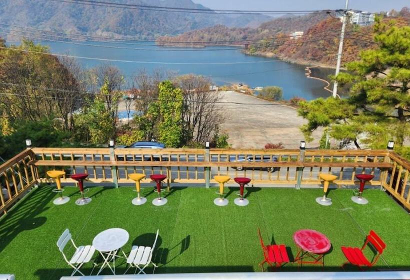مُتل Jecheon Cheongpung Bali