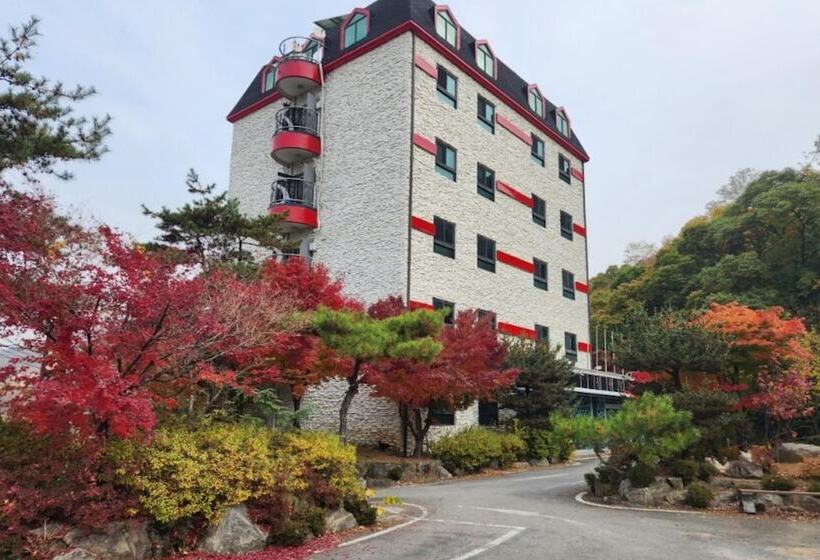 مُتل Jecheon Cheongpung Bali