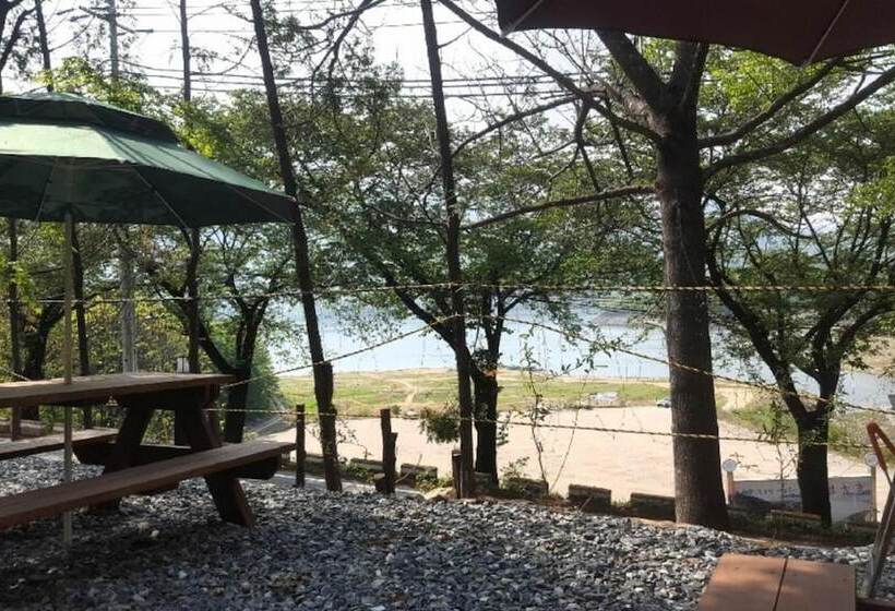 مُتل Jecheon Cheongpung Bali