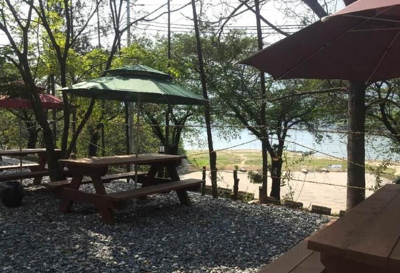 مُتل Jecheon Cheongpung Bali