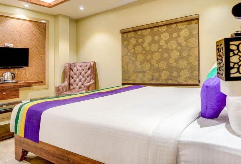 The Golden Crown Hotel Banquet & Cafe