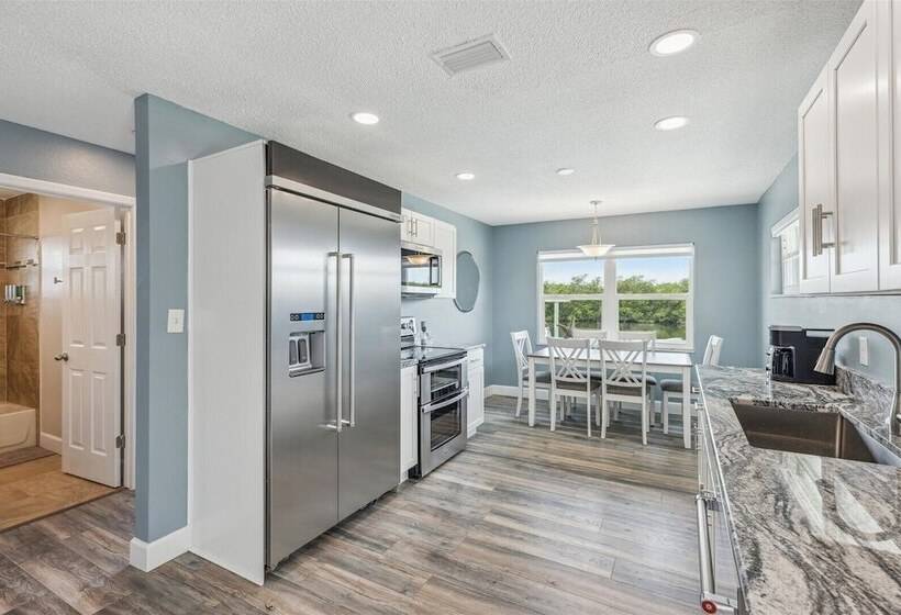 106 La Riviere Rd