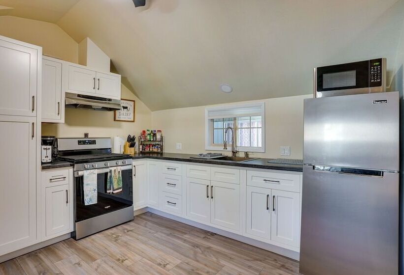 Avalon Cottage < Half Mi To Beaches & Crescent Ave