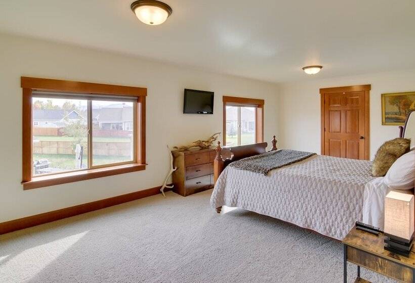 9 Mi To Downtown: Bozeman Vacation Home W/ Hot Tub
