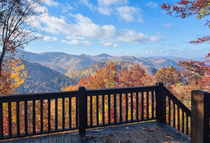 Bryson City Getaway: Private Hot Tub & Scenic View