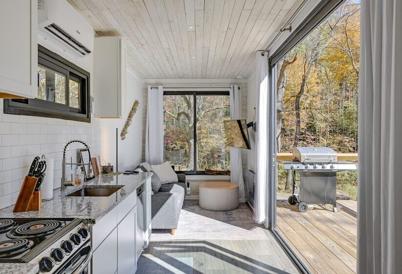 Bryson City Tiny Cabin: Hot Tub, Near River Access