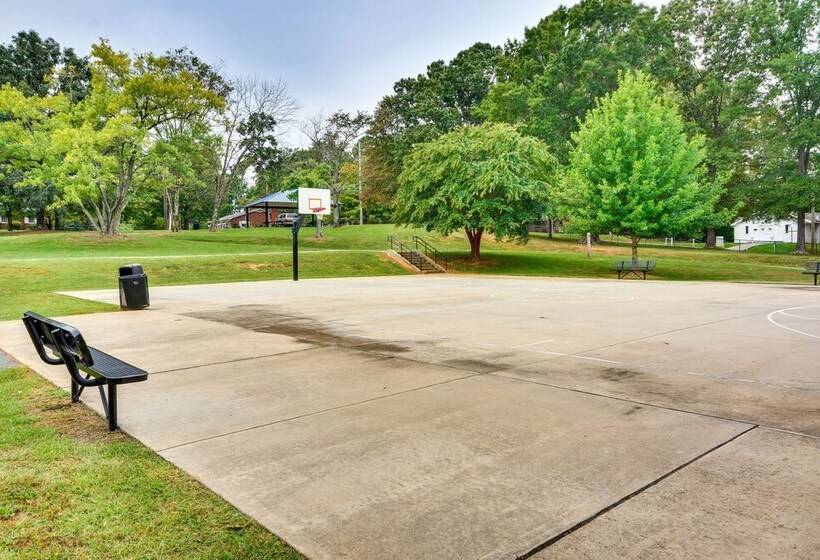 Charming Lexington Home   2 Mi To Downtown!