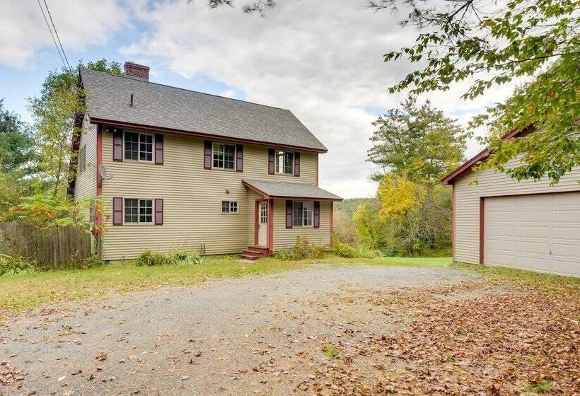 Charming Putney Home: Porch, Grill & Hiking Trails