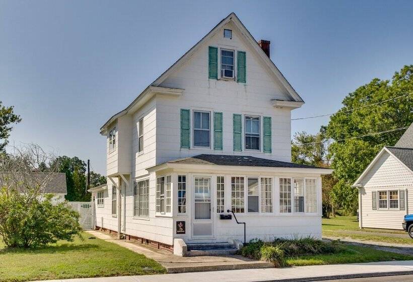 Chincoteague Home W/ Pool Walkable Location!