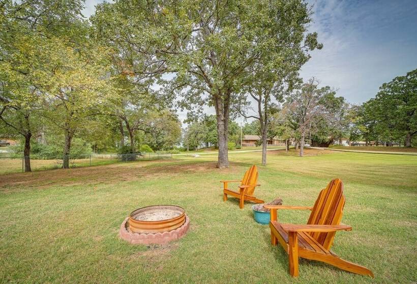 Cozy Checotah Retreat W/ Deck Near Eufaula Lake