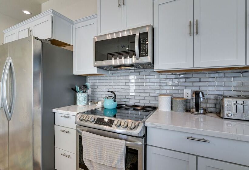 Steps To Ocean: Home W/ Deck In Crystal Beach!