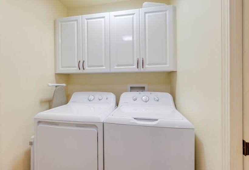 Pet Friendly Fort Pierce Home W/ Screened Porch!