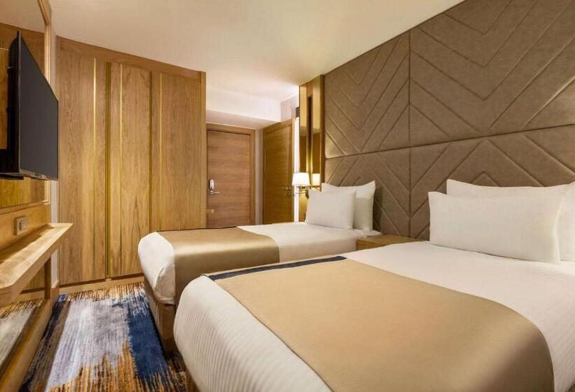 هتل Days Inn By Wyndham Istanbul Bomonti