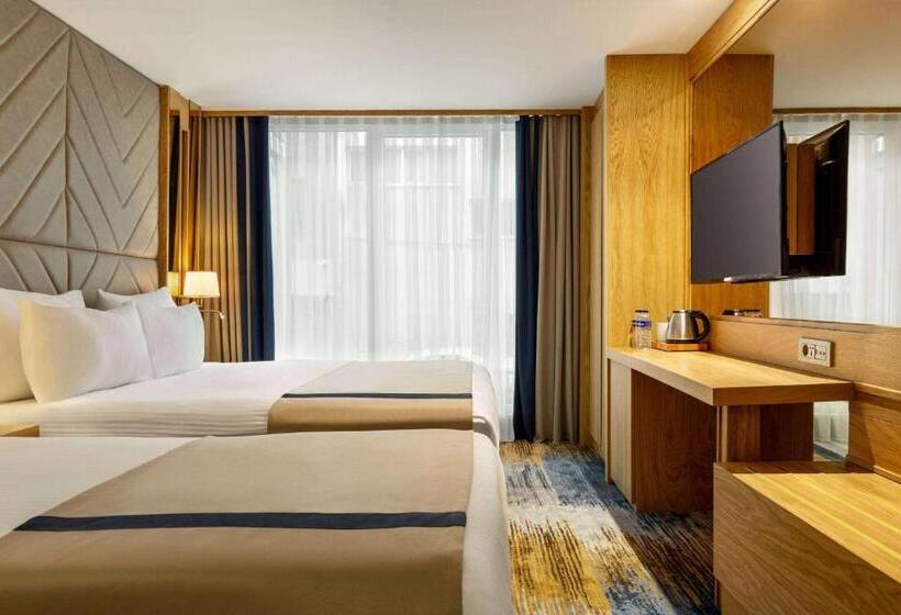 هتل Days Inn By Wyndham Istanbul Bomonti