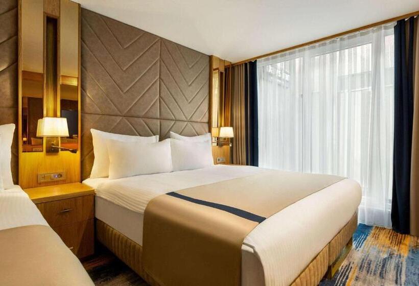 هتل Days Inn By Wyndham Istanbul Bomonti