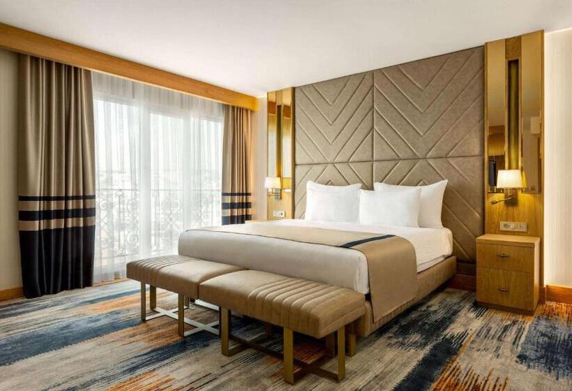 هتل Days Inn By Wyndham Istanbul Bomonti