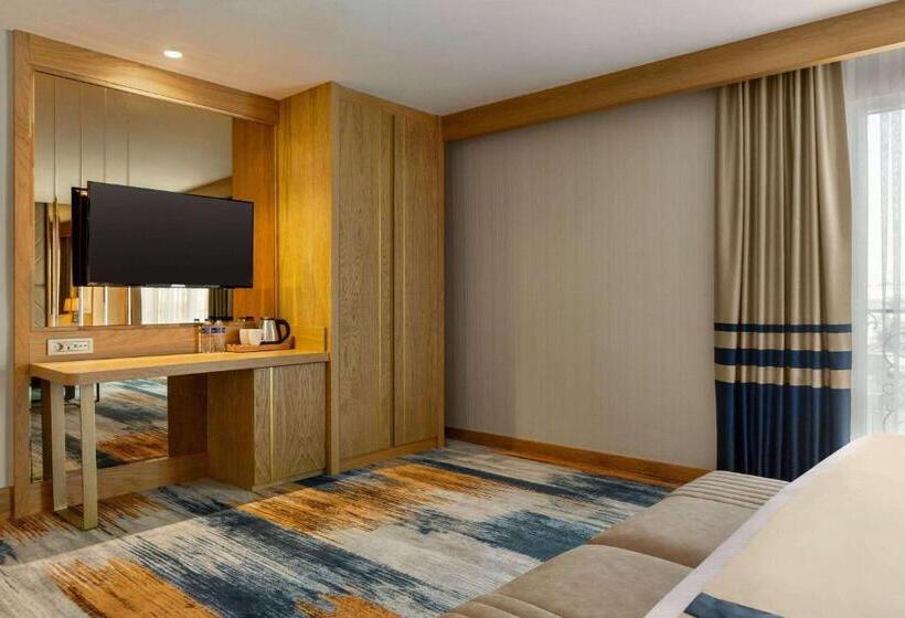 هتل Days Inn By Wyndham Istanbul Bomonti
