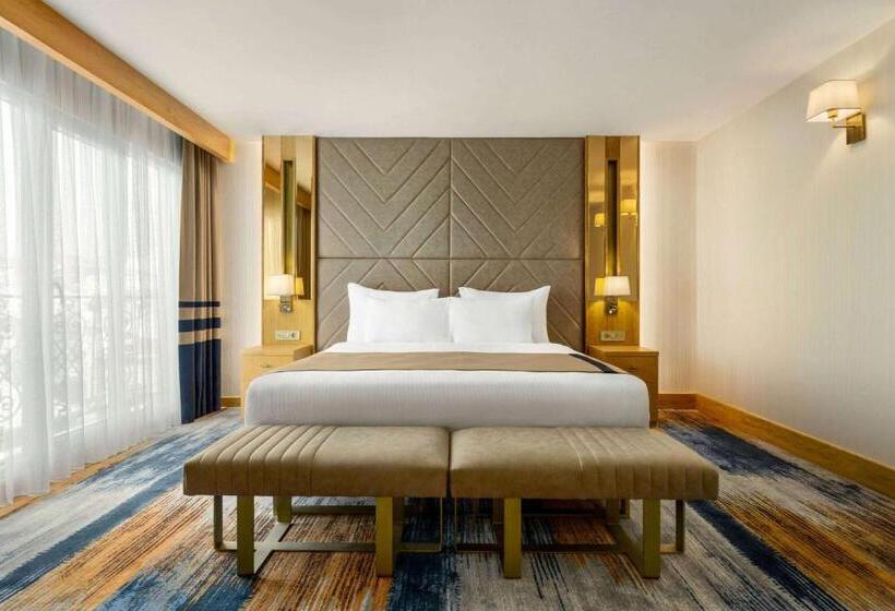 هتل Days Inn By Wyndham Istanbul Bomonti