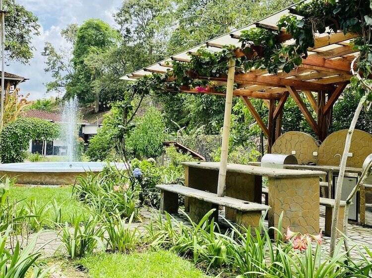 בית מלון כפרי West California