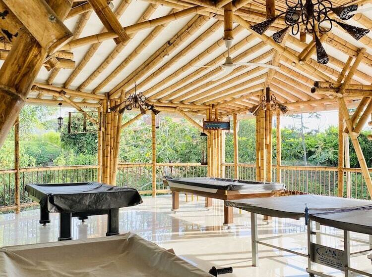 בית מלון כפרי West California