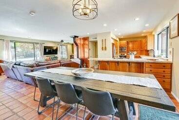 Idyllic Flagstaff Vacation Home: 3 Mi To Downtown!