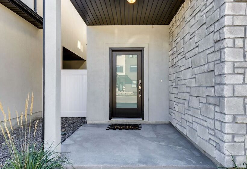 Inviting American Fork Home With Community Pool!