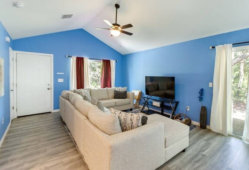 Inviting Ocklawaha Home W/ Porch: Ideal Location!