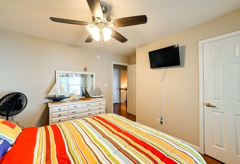 Lake Barkley Home W/ On Site Beach: Boat + Swim!