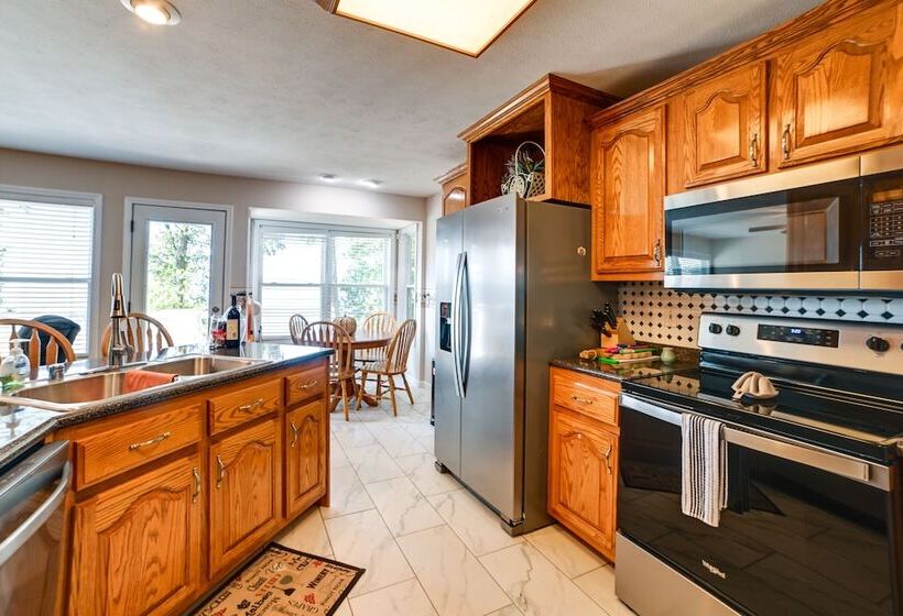 Lake Barkley Home W/ On Site Beach: Boat + Swim!