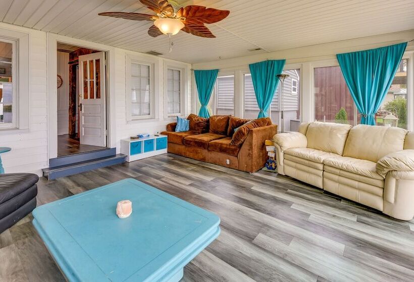 Lakefront Antioch Cottage W/ Dock & Gas Grill!