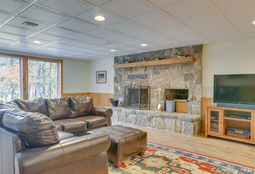 Lakefront Maryland Home   Deck, Grill & Pool Table