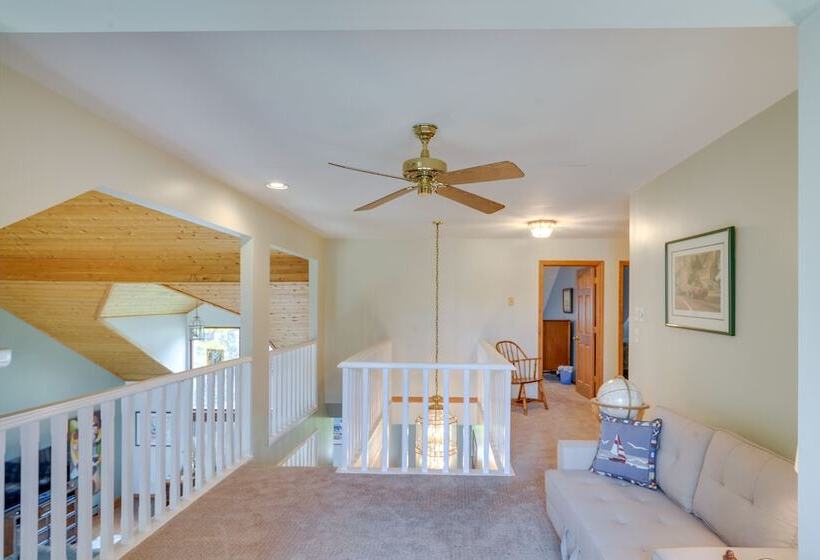 Lakefront Maryland Home   Deck, Grill & Pool Table
