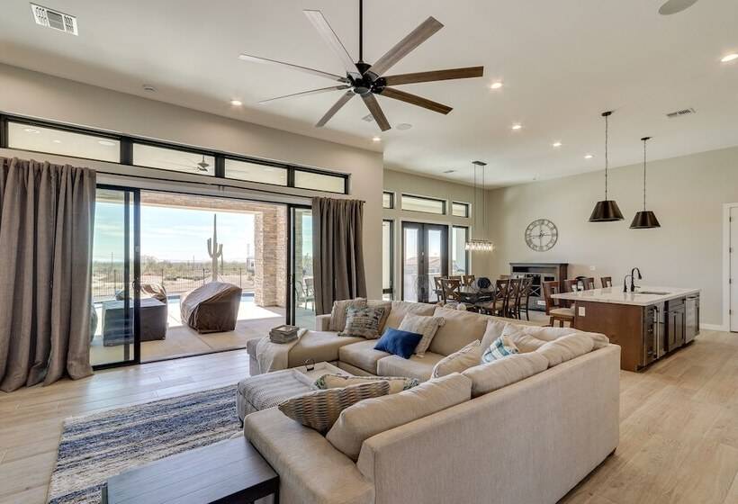 Luxurious Desert Oasis: Fireplace & Private Pool!