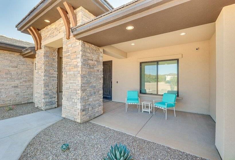 Luxurious Desert Oasis: Fireplace & Private Pool!