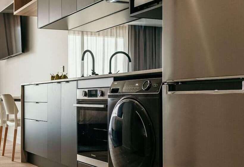 Met Apartments