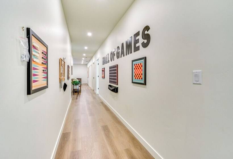 Modern Farmhouse In Herriman W/ Mountain Views!