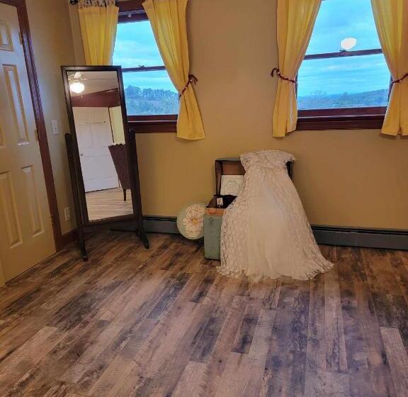 Moonlight Manor Bed And Breakfast