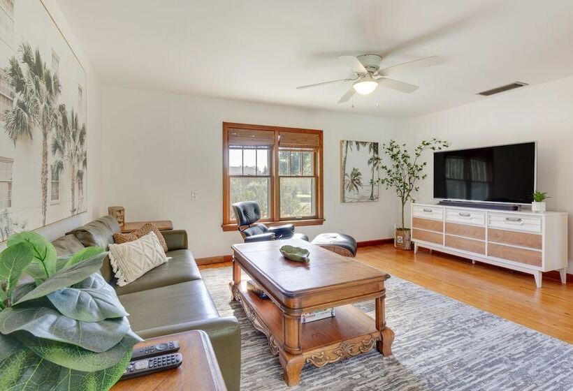 Mount Dora Home: Private Pool, Spa & Tropical Bar!