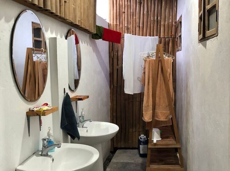 Ohlala Hostel