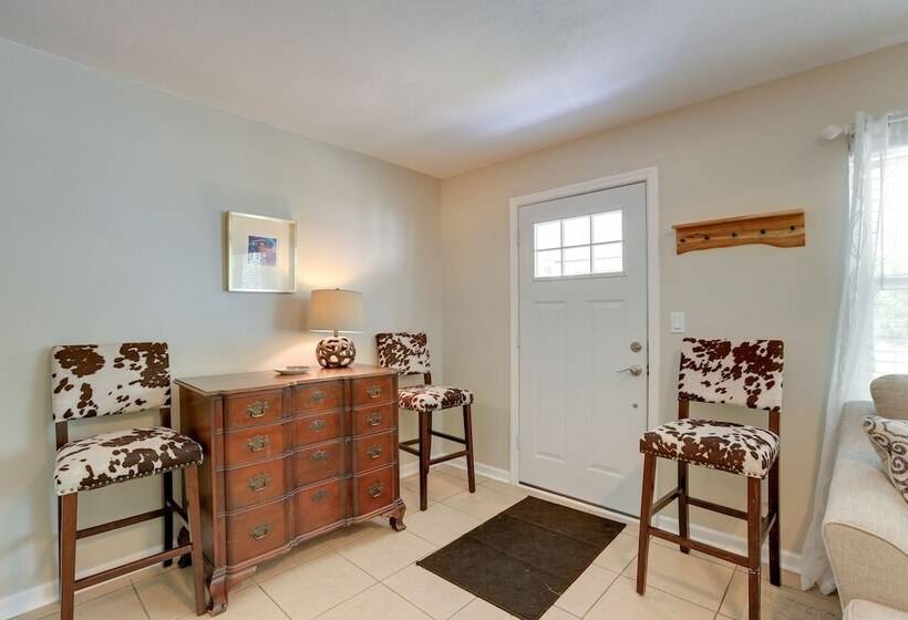 Peaceful Country Home In Williston: Horses Welcome