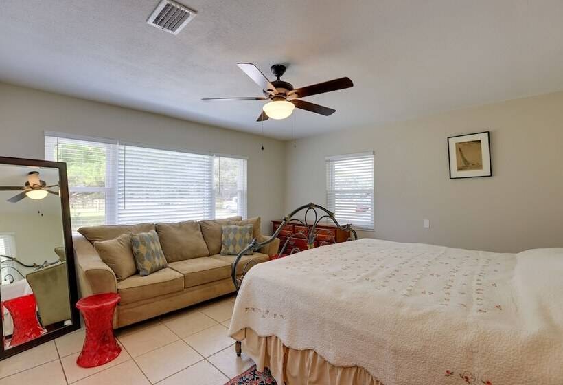 Peaceful Country Home In Williston: Horses Welcome