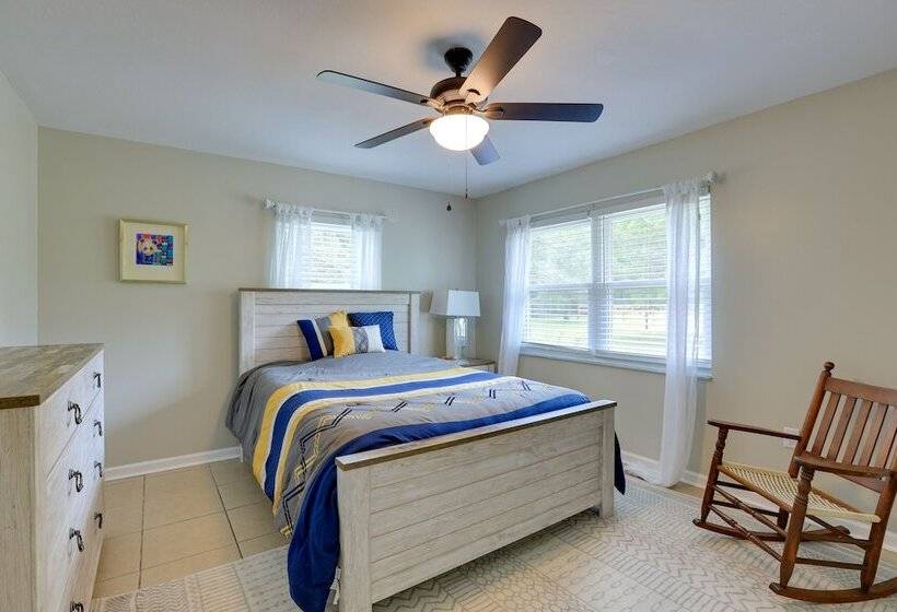 Peaceful Country Home In Williston: Horses Welcome