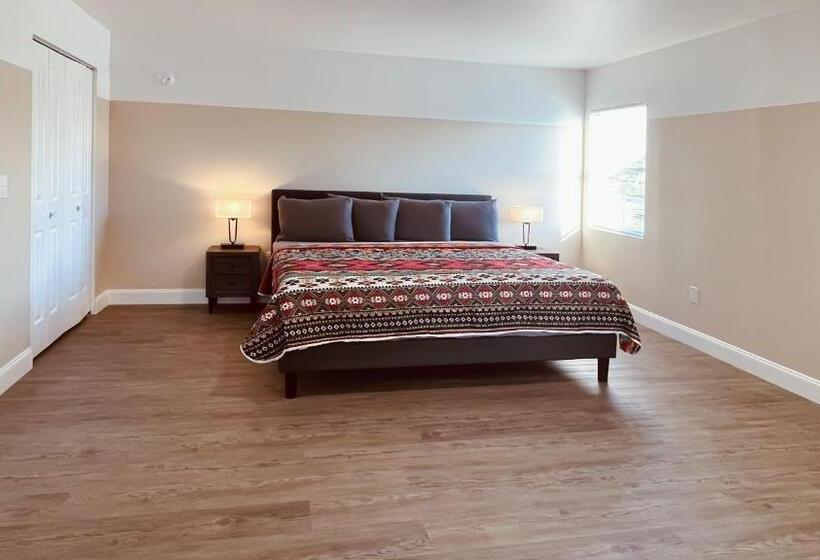 Пансион White Orchid Apartments